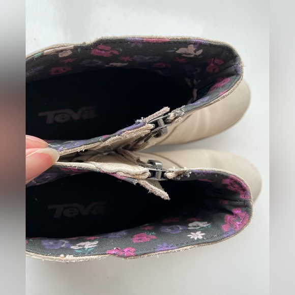 Teva Foxy Nubuck Heeled Ankle Boot in Light Taupe Size 7.5 - Picture 9 of 10